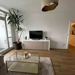  Apartment Uber Den Dachern Im Zentrum Von